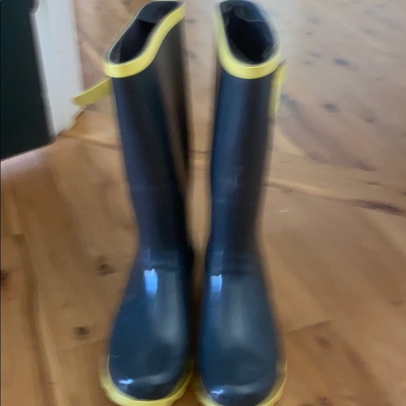 rain boots with lining inside